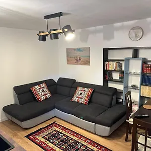Tiny Traditional House Bucureşti